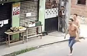 Tiroteio no bairro Mutirão causa terror na população; veja o vídeoCâmeras registram desespero durante tiroteio