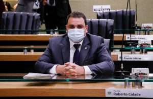 Casas Lotéricas devem disponibilizar assentos preferenciais, determina PL de Roberto Cidade