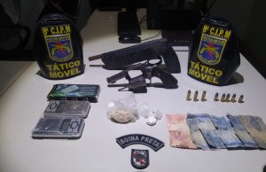 PM prende traficantes em flagrante com arma de fogo e simulacro em Iranduba