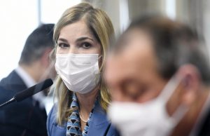 ‘Capitã Cloroquina’ pede indenização de R$ 100 mil a Omar Aziz por danos moraisTreta em Brasília