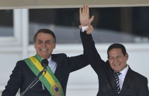 Bolsonaro compara Mourão a cunhado: ‘você tem que aturar”Distantes