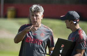 Renato Gaúcho estreia no Flamengo, que ainda tenta superar saída de Jorge JesusDilema