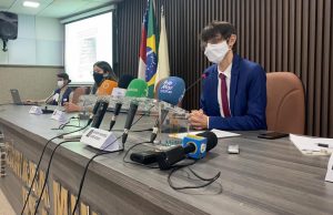 URGENTE – Amom denuncia esquema de corrupção na prefeitura de David AlmeidaEsquema envolveu licitação de R$ 2,1 milhões para compra de cestas básicas. O município aceitou pagar mais por menos produtos, alguns vencidos, que foram entregues para famílias carentes de Manaus