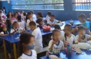 Salas lotadas, aglomeração e queixa dos professores na volta às aulas em Manaus: ‘total desorganização’Críticas dos educadores