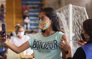 20 postos de vacinação estão abertos em Manaus nesta segundaBora vacinar!!