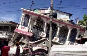 Terremoto: Haiti chora 1.300 mortos e tenta salvar 5.800 feridos nesta segunda-feiraCrise funerária