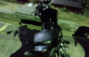 Polícia apreende adolescente bêbado dando rolé aleatório de Honda Fan em ManausPerigo