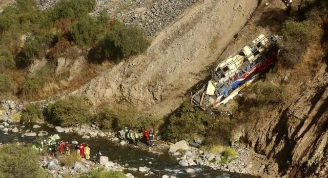 peru-acidente-onibus-precipicio-31082021153601058