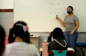 Prefeitura chama 85 professores para contratação imediata em ManausAtenção, educadores