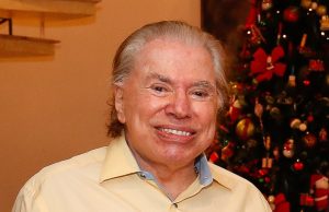 Silvio Santos tem alta e deixa hospital em São PauloSusto com o patrão