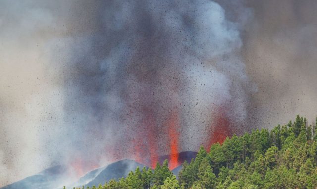 2021-09-19t163059z_25209251_rc24tp9n2t48_rtrmadp_3_spain-volcano