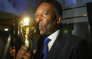 Pelé tem instabilidade respiratória e é transferido para UTIQuadro de saúde é estável e ex-atleta recebe cuidados semi-intensivos