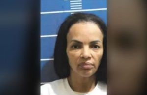 Vaza foto de Flordelis abatida e sem peruca na cadeia