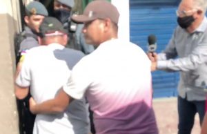 Homem é executado à luz do dia na Compensa; pai da vítima entrou em desespero ao ver o filho mortoAo ver o corpo do filho caído sem vida o idoso entrou em desespero