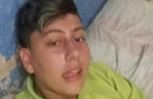 Pistoleiros matam adolescente com nove tiros em beco de Manaus