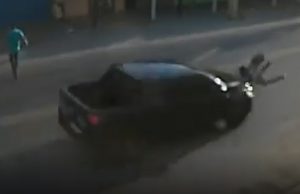 Cena de horror: vídeo mostra criança sendo atropelada e jogada ao alto por carro em ManausPerigo no trânsito