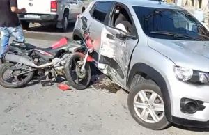 Acidente com carro de APP deixa motociclista ferido na Zona NorteSocorrido pelo SAMU