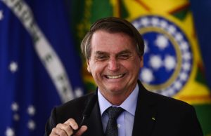 Marcha para Jesus: Bolsonaro diz que ‘dobra os joelhos e reza Pai Nosso todo dia’ pelo Brasil