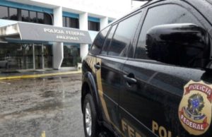 MPF denuncia delegado da Polícia Federal por abuso de autoridade em aeroporto de ManausConforme investigações, delegado se valeu do cargo e deu 'carteirada' para tentar obrigar funcionários de uma companhia aérea e da Infraero a impedirem o embarque de sua filha, à época dos fatos com quatro anos