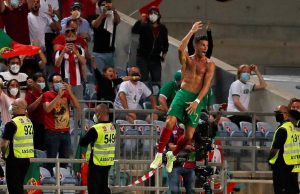 Cristiano Ronaldo faz a dança do vira-vira e dá vitória para PortugalArtilheiro das Eliminatórias