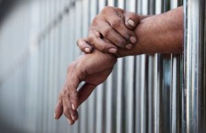 URGENTE: Câmara aprova projeto que extingue saídas temporárias de presos