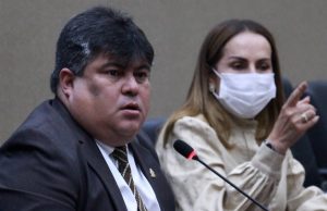 Acuado, David Reis suspende licitação para carros de luxo na CMMSem luxo