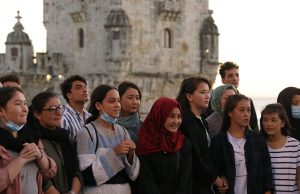 Time de futebol feminino do Afeganistão encontra novo lar em PortugalEquipe juvenil fugiu do país após grupo radical Talibã retomar o poder