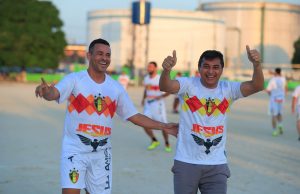 Wilson Lima joga bola no Teixeirão para inaugurar campo revitalizadoEsportes e política