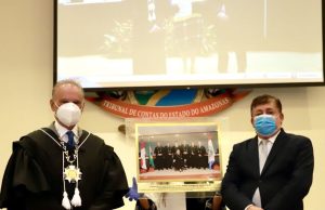 Conselheiro aposentado Josué Filho recebe homenagem pelos 13 anos de atuação no TCE-AM