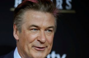 Arma usada por ator em filmagens era legítima, diz promotoraAcusações criminais não estão descartadas