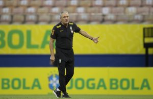 Tite elogia gramado da Arena da Amazônia: “Está bom para caramba”