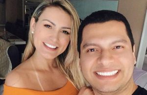 Após briga, Andressa Urach anuncia volta à Igreja Universal: ‘Estou trabalhando o perdão’A ex-modelo disse que se batizou junto com o marido