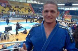 Jiujiteiro é preso por usar mata-leão para assassinar homem