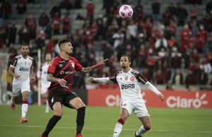 No finalzinho do 2º tempo, Flamengo empata com Athletico-PR na Arena da Baixada