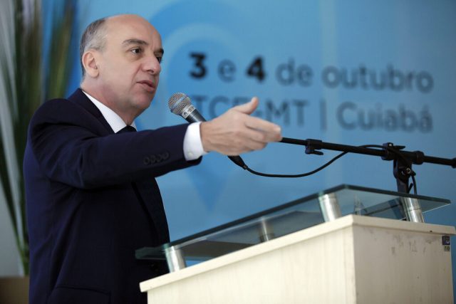 Conselheiro-ouvidor-do-TCE-AM-Erico-Xavier-Desterro-e-Silva-03-scaled