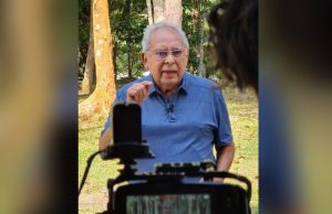 No dia do servidor público Amazonino divulga mensagem à toda classeEx-governador grava vídeo e deixa recado de encorajamento aos servidores