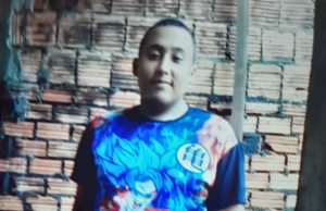 Família procura por adolescente que desapareceu no bairro TarumãSamuel desapareceu após sua mãe sair de casa para levar os irmãos na escola