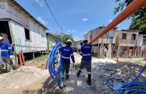 Em Manaus, comunidades vulneráveis recebem 100 quilômetros de novas redes de água tratadaTrabalho desenvolvido pela concessionária já beneficia mais de 110 mil moradores de locais como becos, áreas de palafita, rip-rap e ocupações recentes