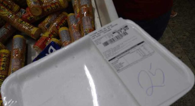 bandeja-de-carne-vazia-em-supermercado-na-zona-sul-de-sao-paulo-18102021213419663