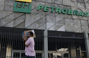 Descontrole: Petrobras anuncia novo reajuste na gasolina e no gás de cozinhaSem freio