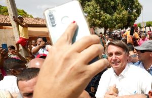 Facebook e Instagram derrubam live de Bolsonaro por associar vacina da Covid à AidsLuta contra Fake news