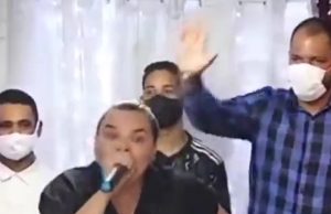 Vídeo: traída pelo marido, pastora ataca as fofoqueiras da igreja: ‘tá comendo as meninas e continua meu’Estrutura para chifre