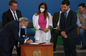 Brasil lança pagamentos para produtores que preservarem a floresta em péCPR