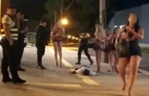 Vídeo: travestis espancam policial federal e acusam agente de não pagar programa sexualAgressão
