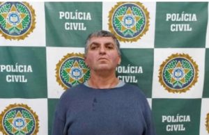 Homem é preso por matar vizinho após galo aprender a cantar “Bolsonaro”Na delegacia, ele disse que a vítima reclamava do barulho de seu galinheiro