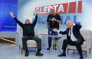 Em entrevista a Sikêra, Bolsonaro chama Omar e Braga de ‘os dois folgados do Amazonas’Rebatida