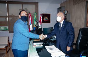 Presidente do TCE-AM dá posse a manauara aprovado no concurso público