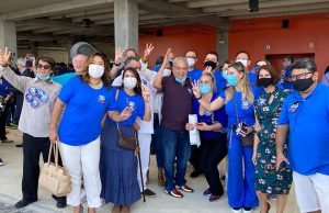 VÍDEO – Amazonino é recebido com festa pelos advogados na votação da OAB