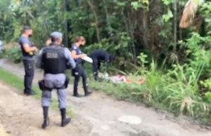 Matança: corpo é encontrado com as mãos e pés amarrados em ramal na Cidade de Deus