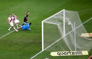 Flamengo vence Atlético-GO e presta homenagem à rubro-negra Marília MendonçaNo Maracanã